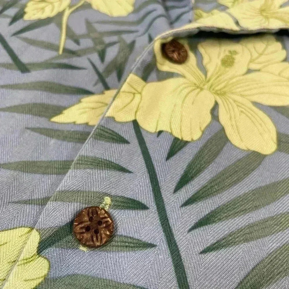 Tommy Bahama 100% Silk Tropical Flowers Button Up Hawaiian Shirt size XL banana - Picture 13 of 15